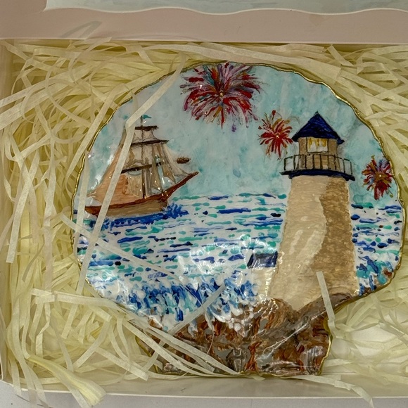 Handmade Coastal Celebration Lighthouse Hand painted on Real Scallop Shell - Picture 5 of 5